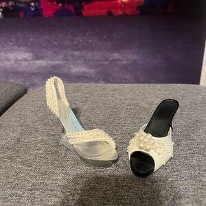 Set of wedding shoe figurine